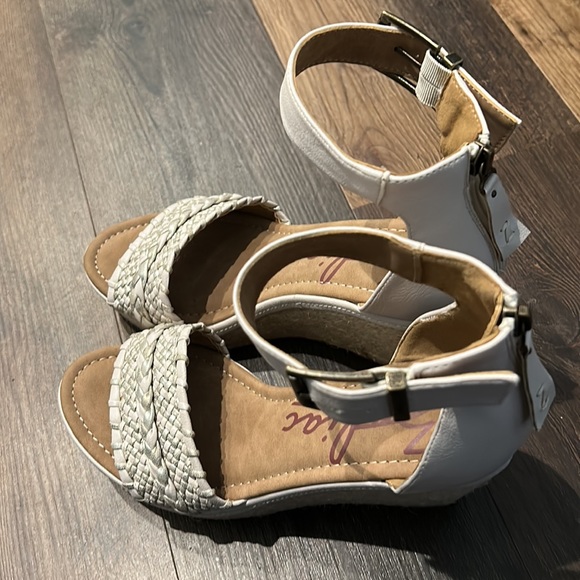 New never worn Zodiac Wedges size 9.5 - Picture 5 of 7